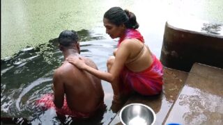 Desi bhabhi bathing devar fucking