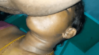 Local Thevidiya Aunty Kathalan Soothai Naki Ool Seigiraal